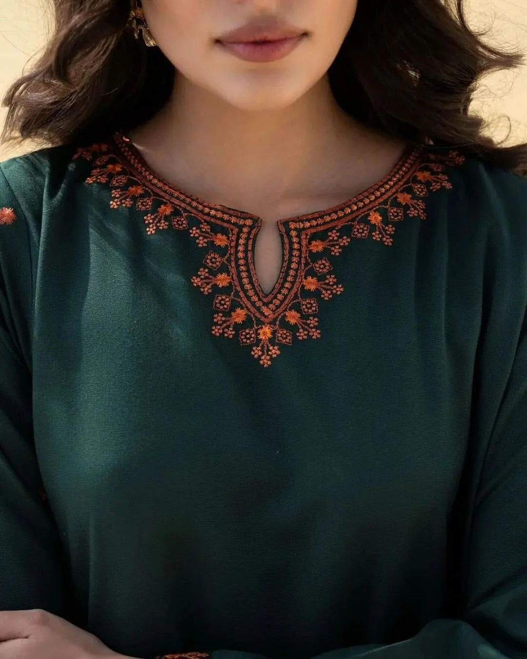 Lumière Linen – Embroidered 2-Piece Set