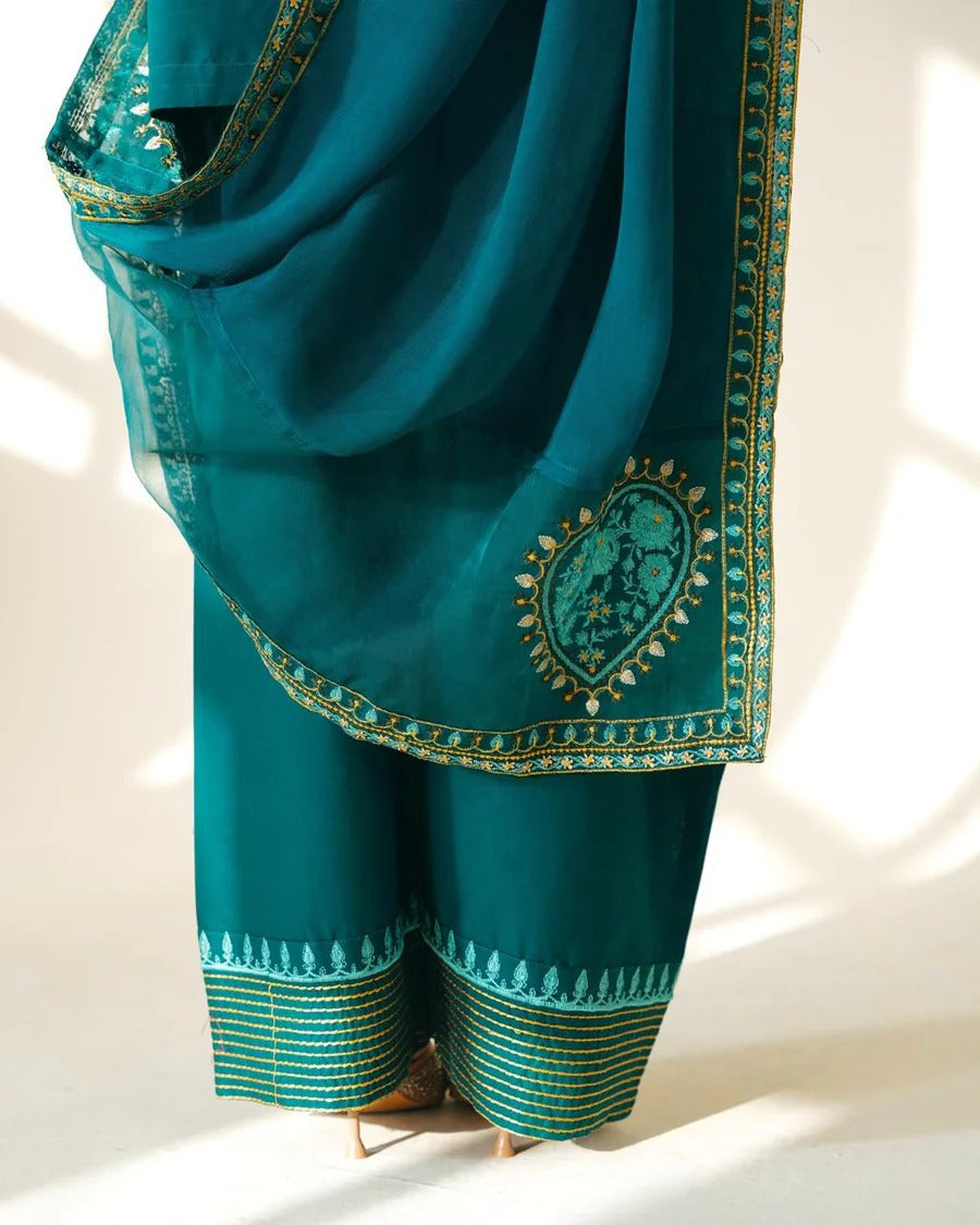 Zarminé Lawn – Embroidered Farshi 3-Piece Suit