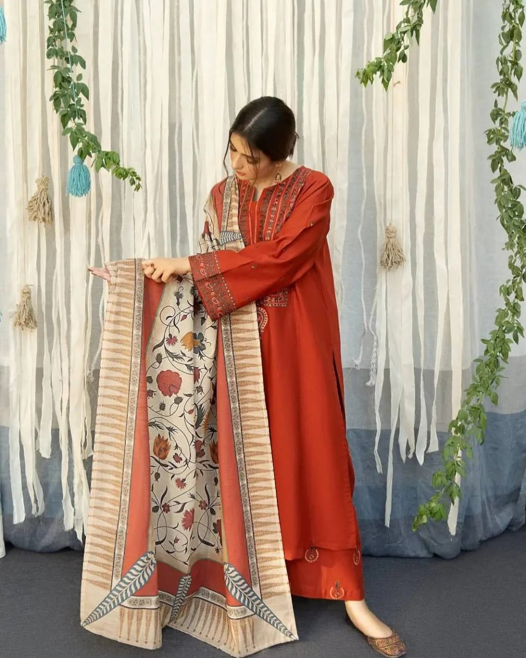 Afsheen Stone – Embroidered Linen 3-Piece Suit with Shawl