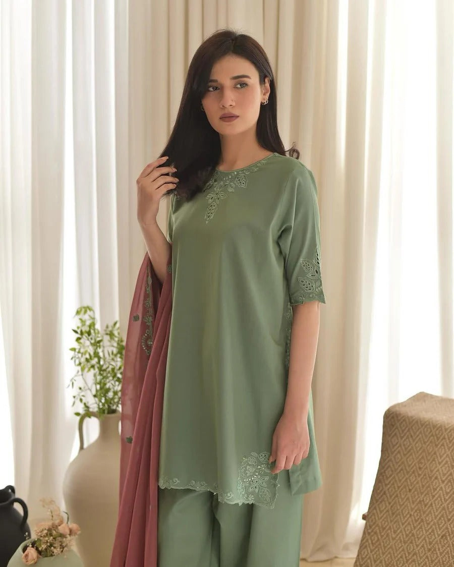 Zehra Veil – Embroidered Shirt plane Farshi 3-Piece Suit