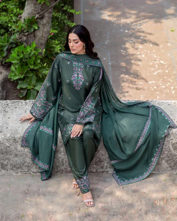 ZARMEEN NOIR – WINTER 3PC EMBROIDERED SUIT