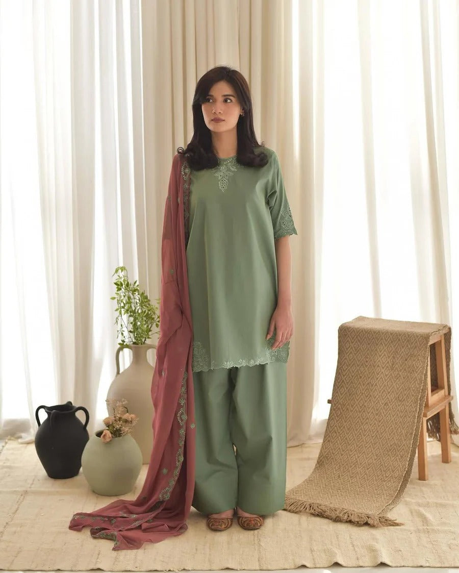Zehra Veil – Embroidered Shirt plane Farshi 3-Piece Suit