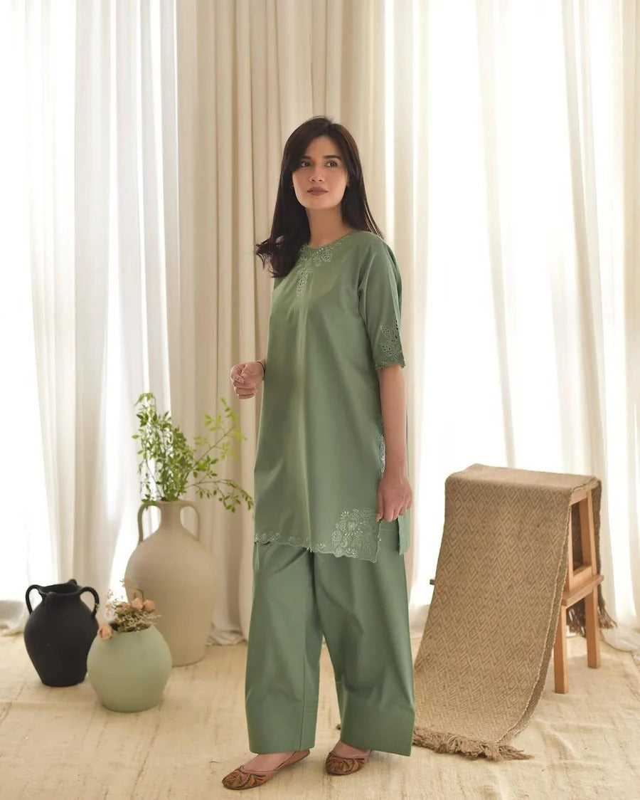 Zehra Veil – Embroidered Shirt plane Farshi 3-Piece Suit