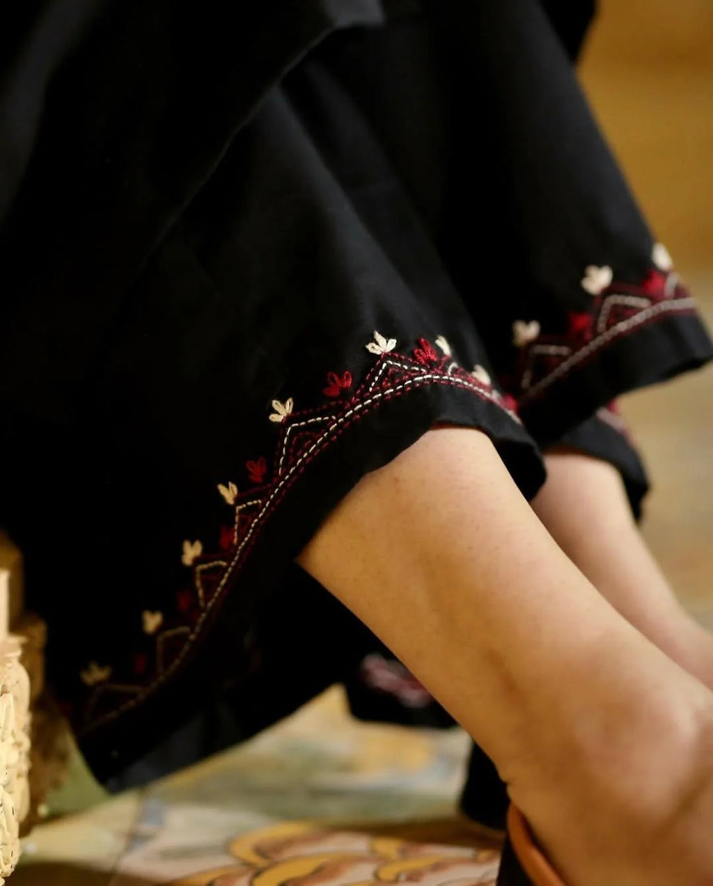 Obsidian Grace – Embroidered Stone Linen 2-Piece Set