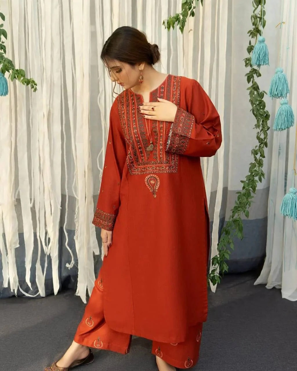 Afsheen Stone – Embroidered Linen 3-Piece Suit with Shawl