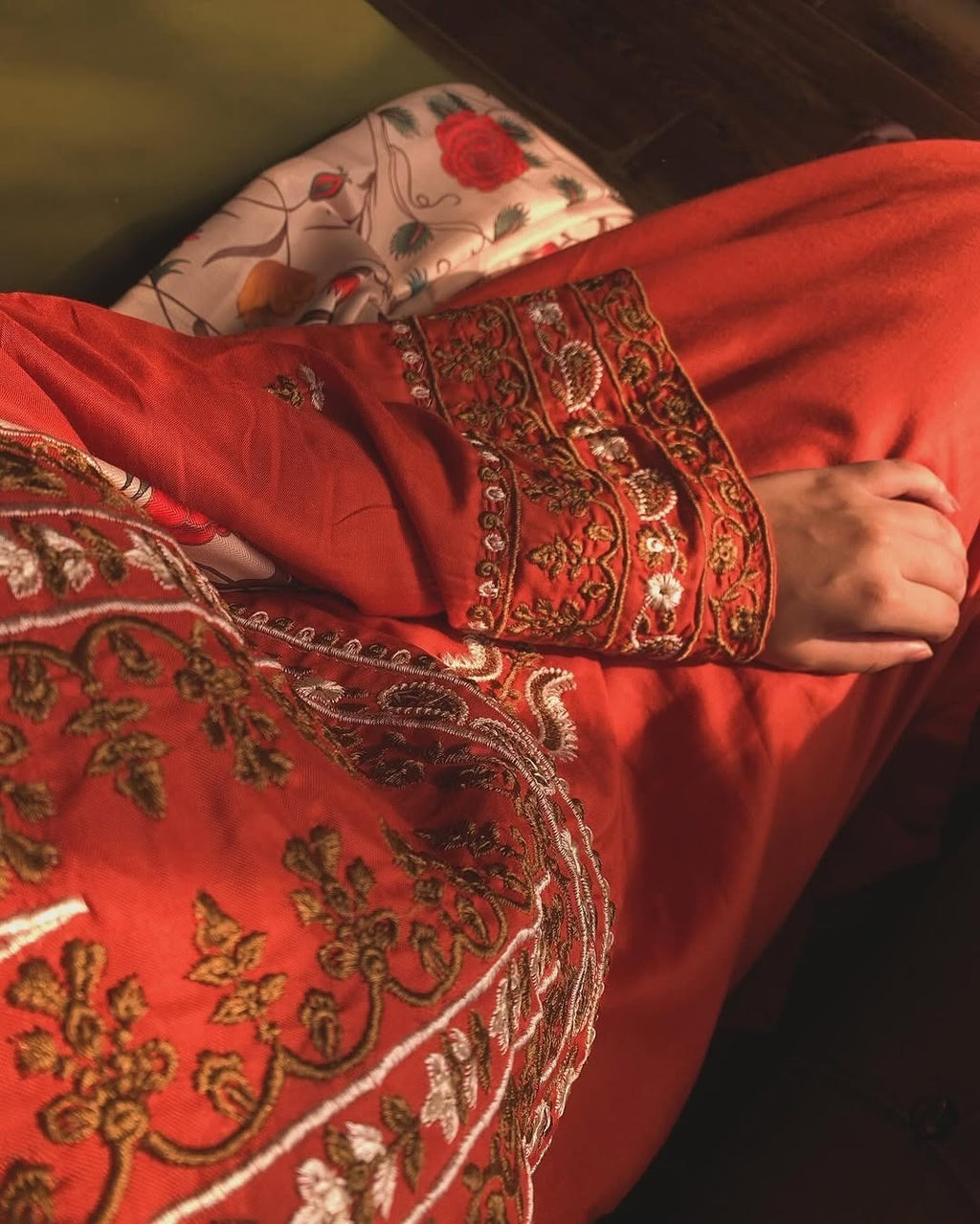 Afsheen Stone – Embroidered Linen 3-Piece Suit with Shawl