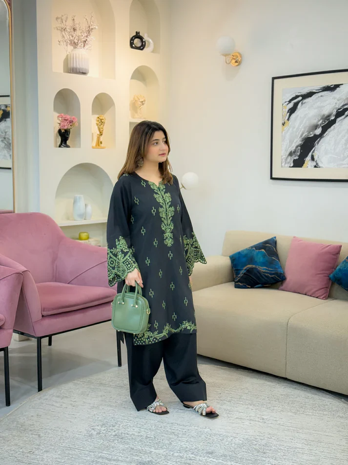 ZAREEN NOIR – PRINTED 2PC PRET SET