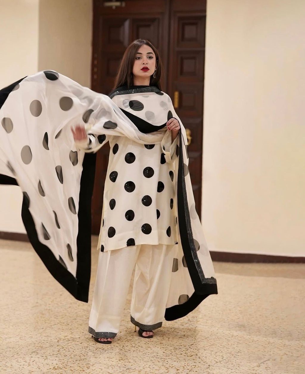 Meena Aura – Khaddi Net 3PC Suit