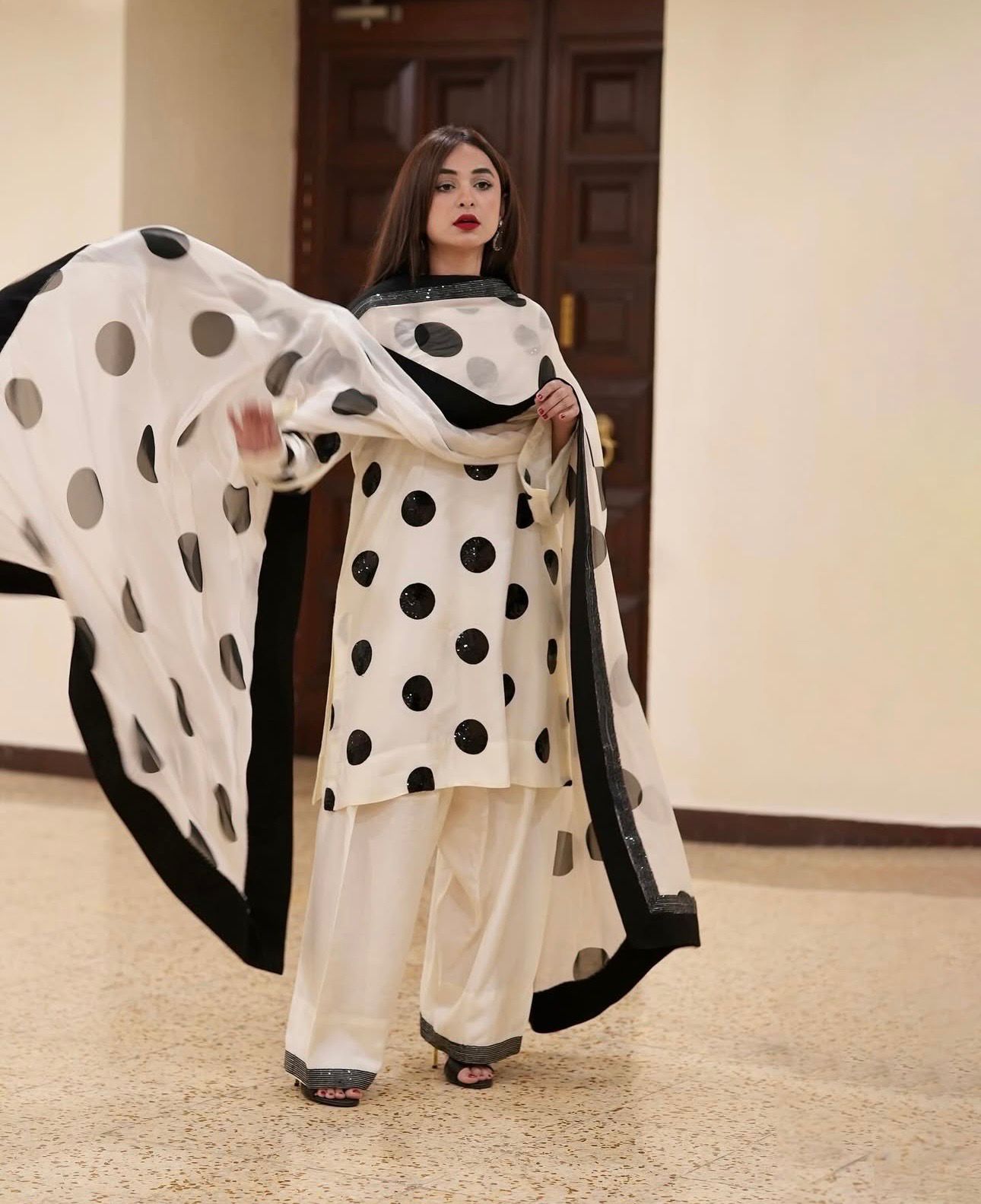 Meena Aura – Khaddi Net 3PC Suit