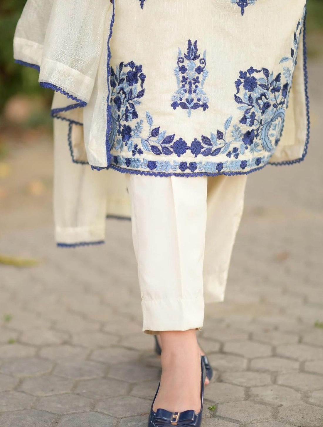 Noorin Grace –  Khaddi Net 2PC Suit