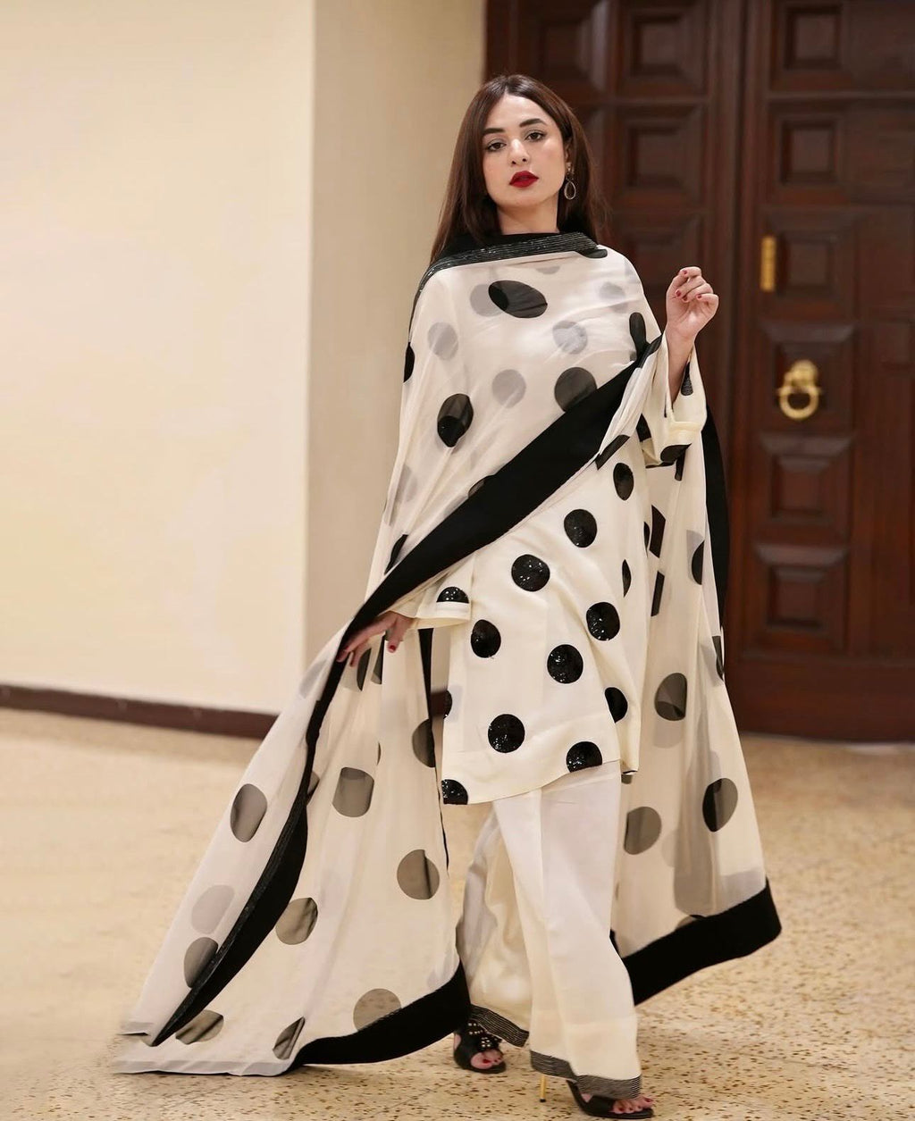 Meena Aura – Khaddi Net 3PC Suit