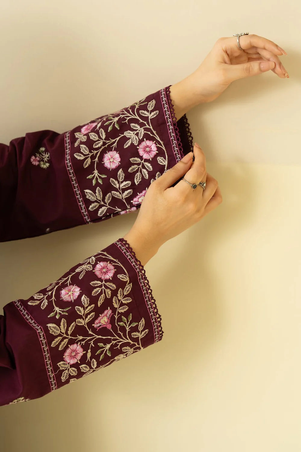 Briar Luxe – Embroidered 2-Piece Set