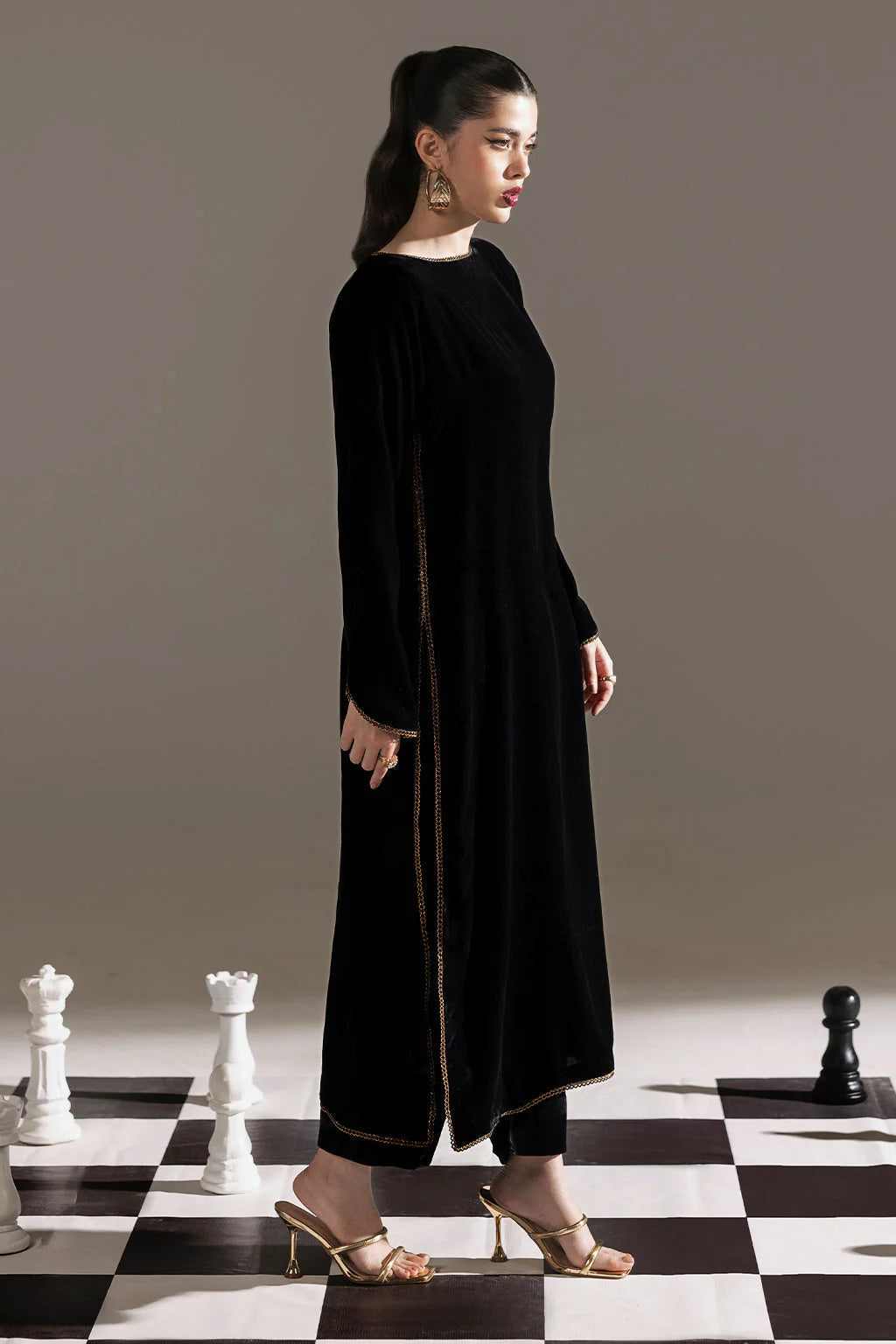 Mars – 2PC Velvet Set