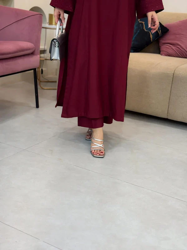 Mehroon Aura – 2PC Embroidered Set