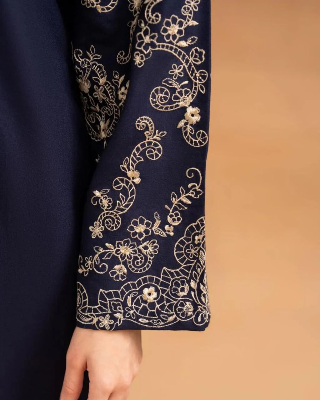 Azure Bloom – Embroidered Stone Linen 2-Piece Set