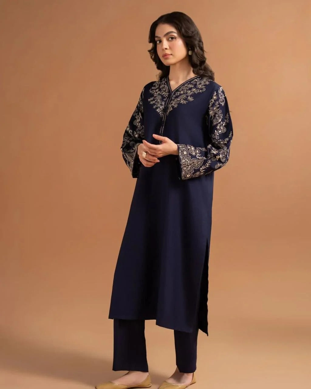 Azure Bloom – Embroidered Stone Linen 2-Piece Set